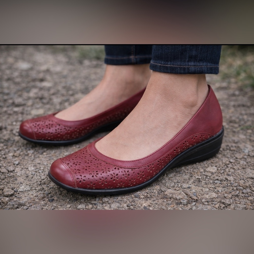 Hush puppies red loafers Women's size 9N Red Leather Flats upper leather